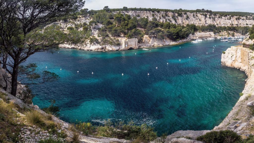cropped cassis calanque