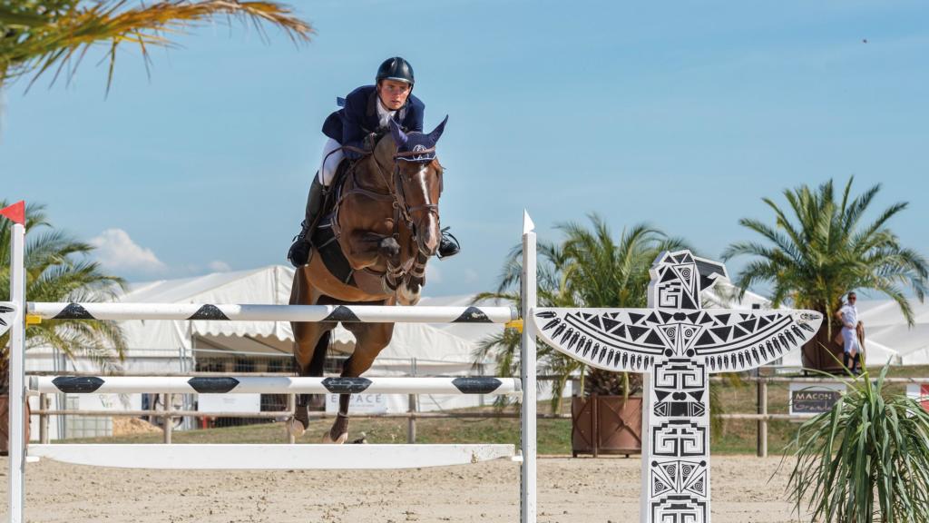 cropped jumping macon chaintre