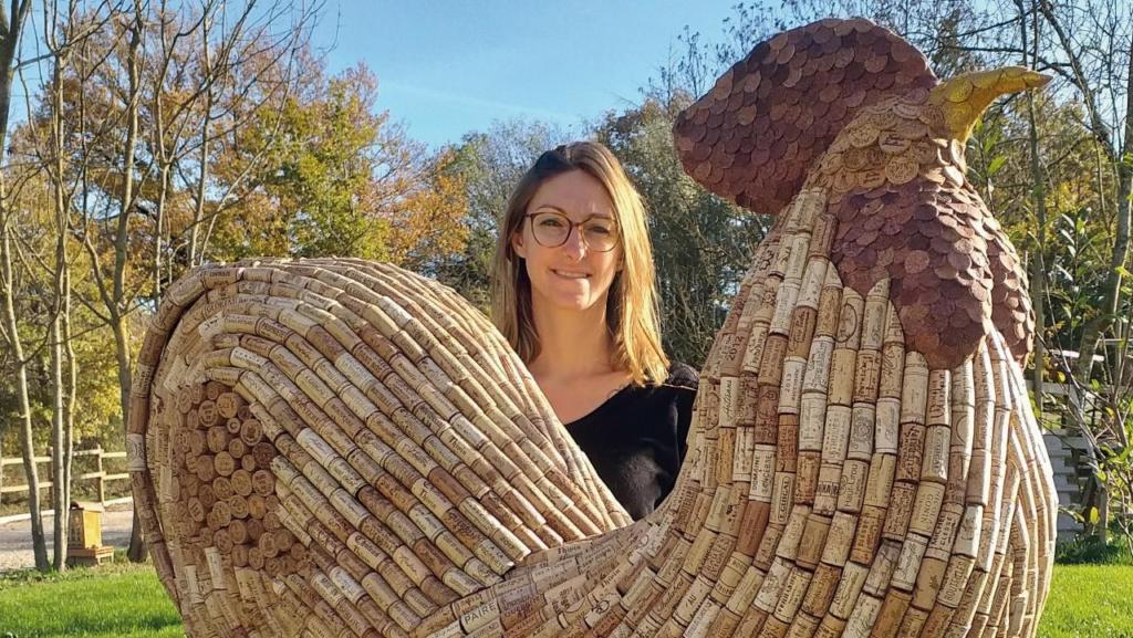 cropped claire paget coq en bouchon