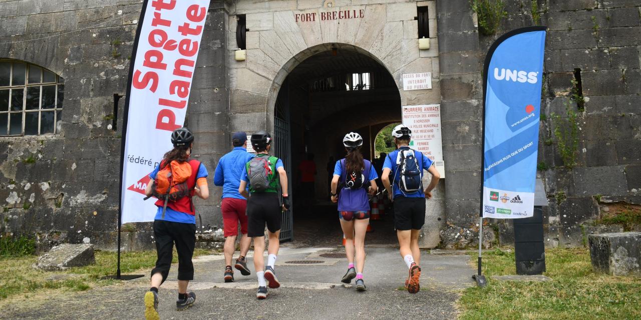 Le championnat de France de raid des collèges à Poncin