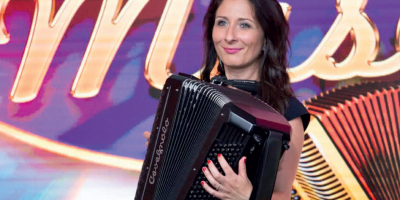 Nathalie Bernat, la championne de l’accordéon sous les projecteurs