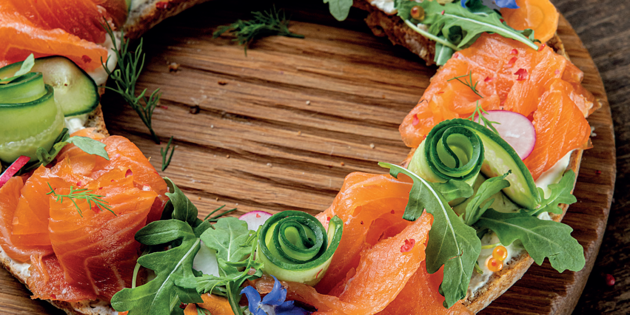 Découvrez notre recette spécial fête : la couronne de Noël au saumon