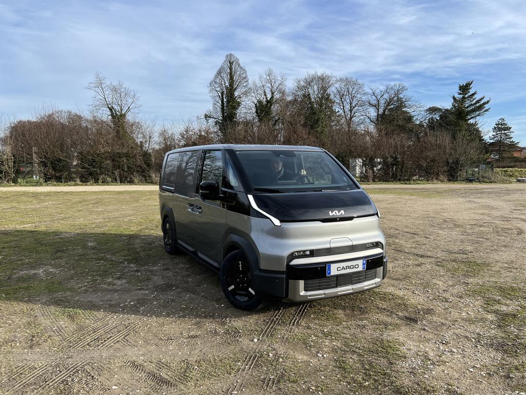 kia cargo une img 0971