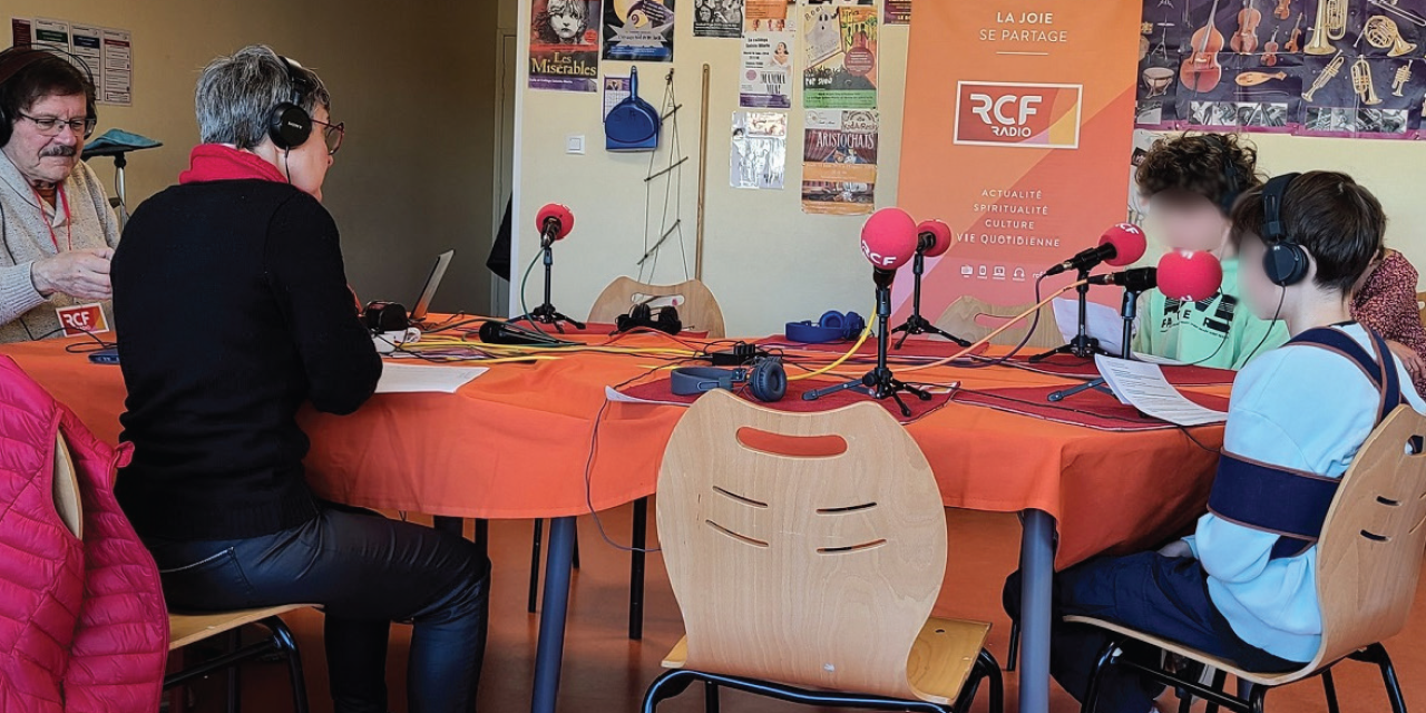 RCF Pays de l’Ain et Radio B interviennent dans des écoles pour la semaine de la presse et des médias du 23 au 28 mars