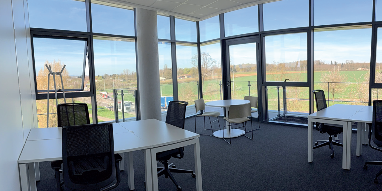 Regus, vitrine du bureau flexible à Bourg