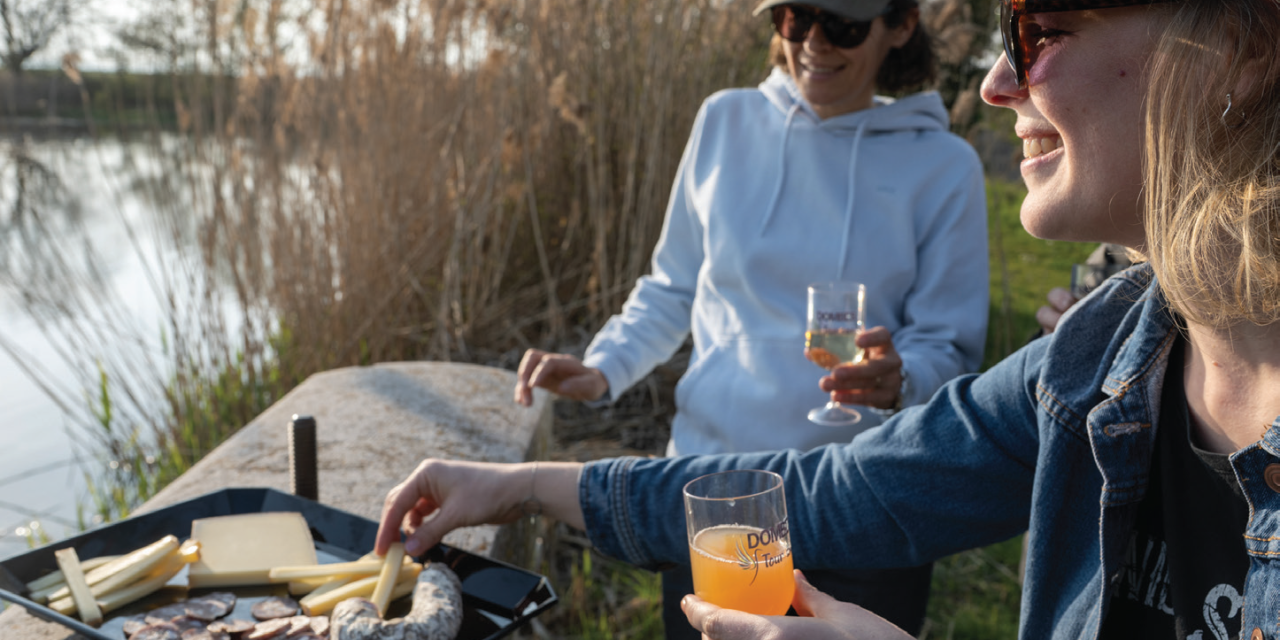 Prenez un apéro en Dombes devant les étangs !