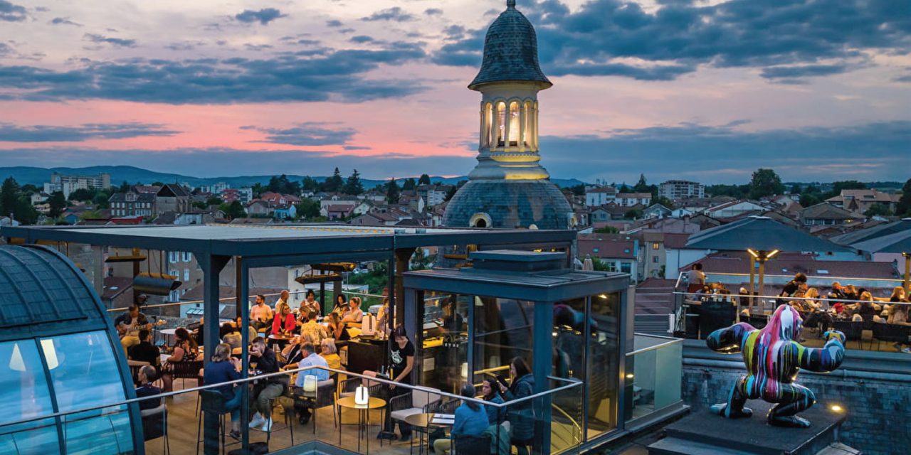 Découvrez le Skybar qui fait planer Mâcon !