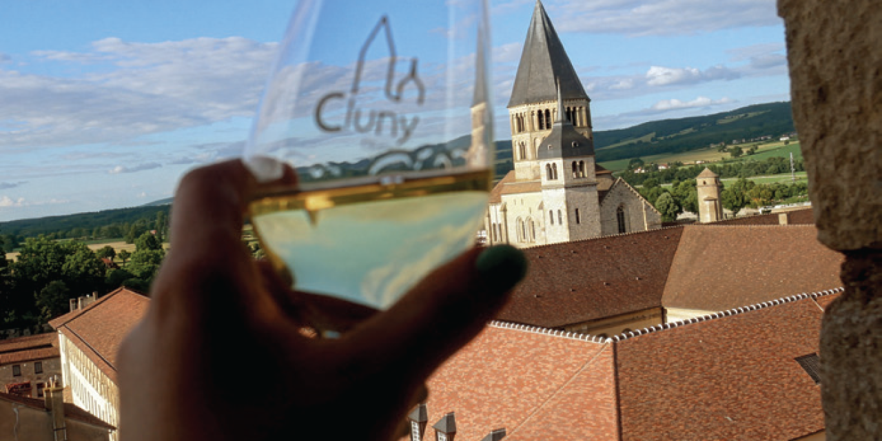 Apér&rsquo;haut avec vue à Cluny !