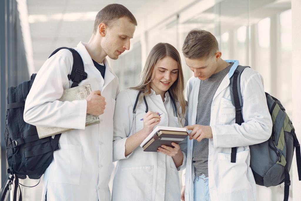 medical students are hallway talking