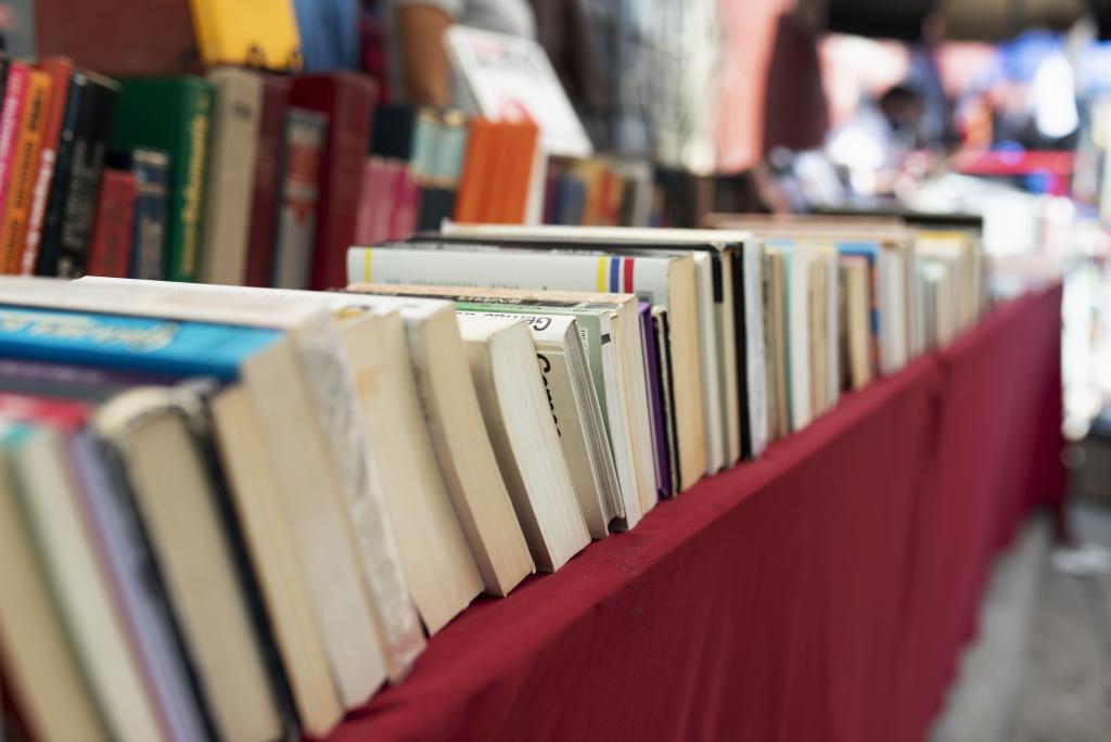 old books arrangement second hand market